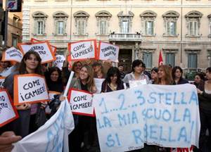 Proteste contro la riforma Gelmini (foto Toiati)