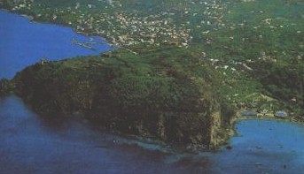 Il primo stabile insediamento coloniale greco nel mediterraneo occidentale fu PITECUSSA (attuale isola di Ischia)