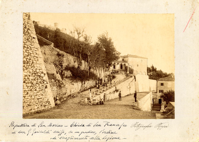 Repubblica di San Marino. Chiesa di san Francesco di dove Garibaldi scrisse, su un gradino, l'ordine di scioglimento della Legione