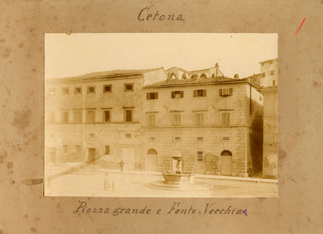 Cetona. Piazza Grande e Fonte Vecchia