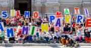 siamo nati per camminare foto in piazza maggiore