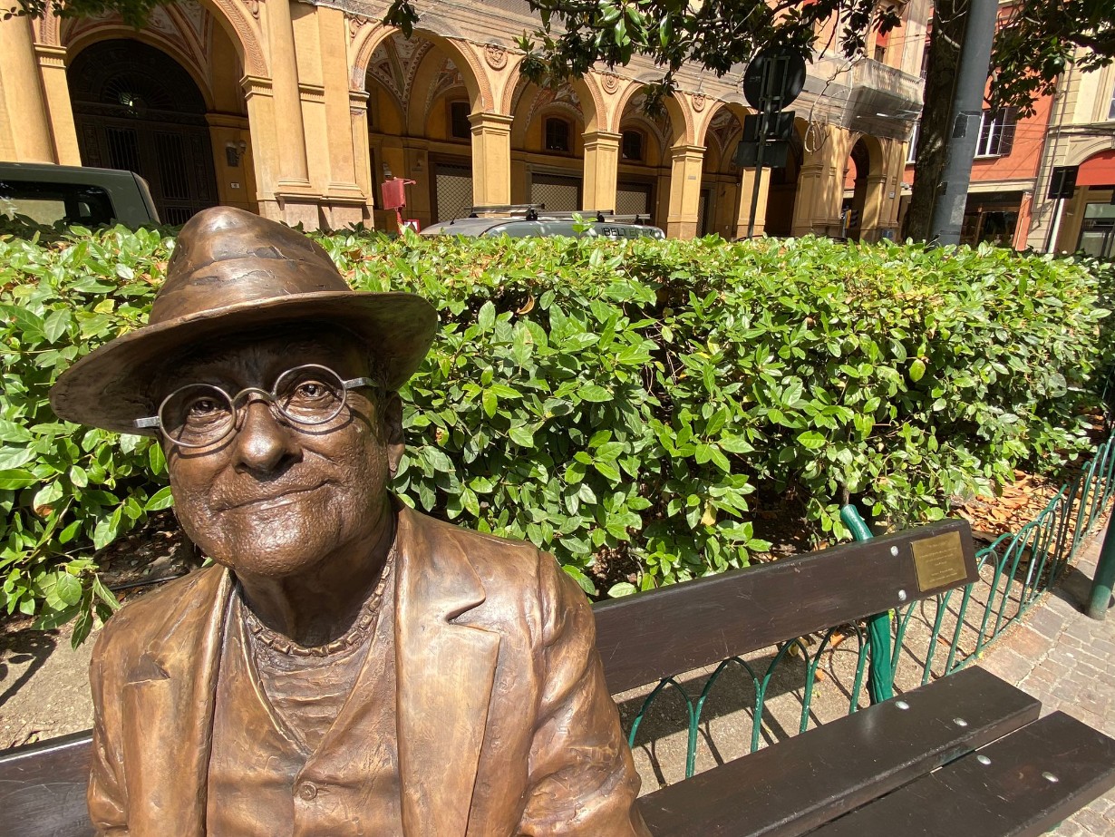 Statua Lucio Dalla Bologna Dove Si Trova