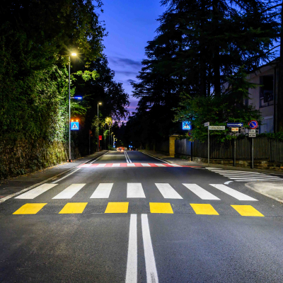 Immagine asfaltatura via Molinelli di notte