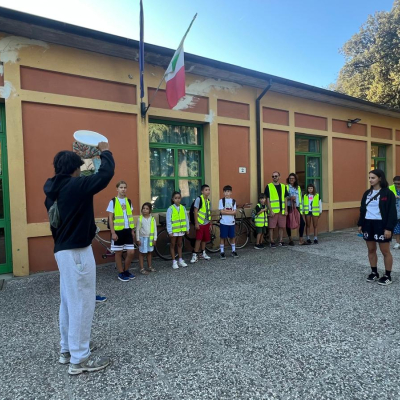 Immagini ripartenza pedibus scuole primarie 18 settembre 2025