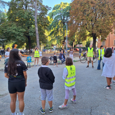 Immagini ripartenza pedibus scuole primarie 18 settembre 2025