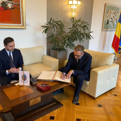 Lepore e sindaco Bucarest firma Libro d'Onore