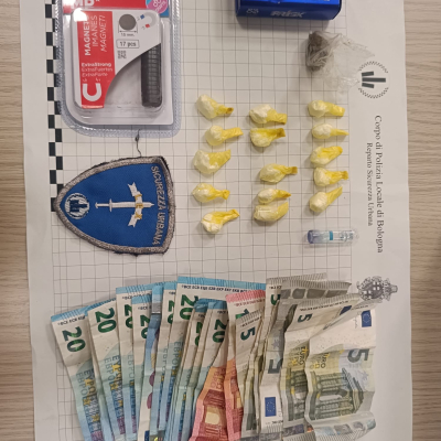 sequestro sostanza stupefacente e soldi