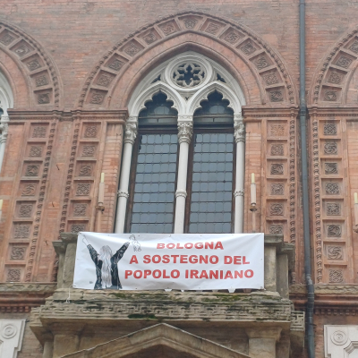 Immagini striscione Iran