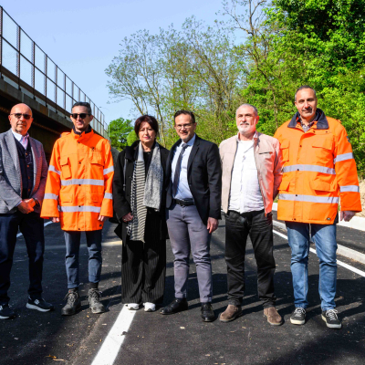 l'assessore Campaniello e lapresidente del Quartiere Benassi insieme agli addetti ai lavori