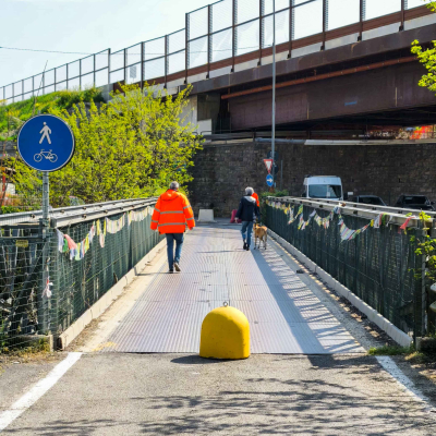 il ponte Bailey, da stamani chiuso al traffico 