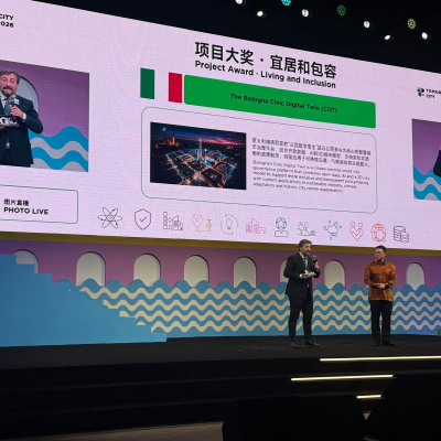 L'assessore Laudani riceve il premio a Shanghai